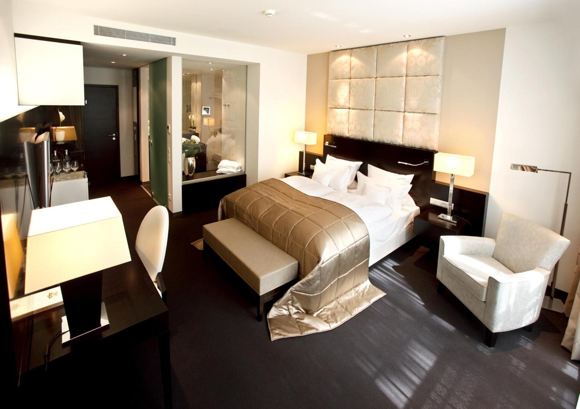 Relais & Chateaux Hotel Burg Schwarzenstein Geisenheim Room photo